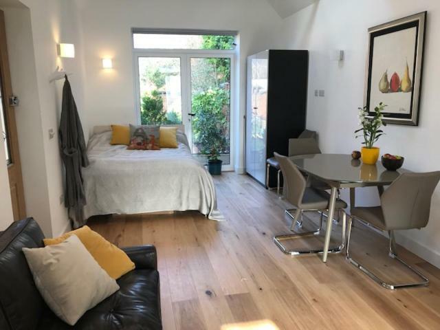 The Coach House 75 Epsom Road Apartment Guildford Luaran gambar